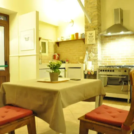 Piazza Mercato 3*