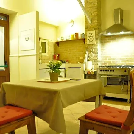Piazza Mercato 3*